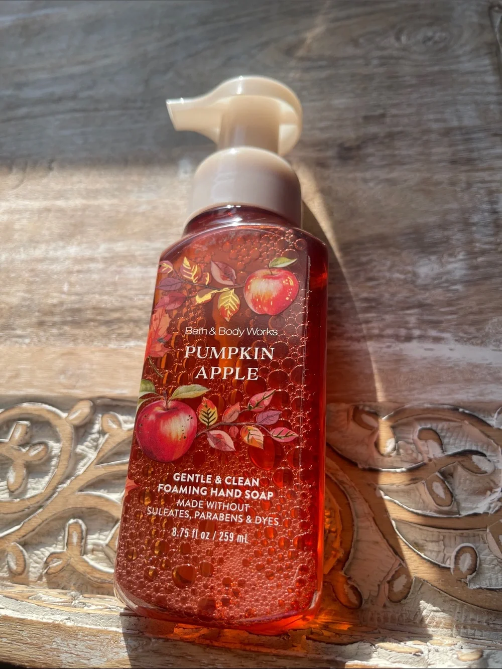Bath & Body Works Pumpkin Apple Foaming Hand Soap - Red and Cream